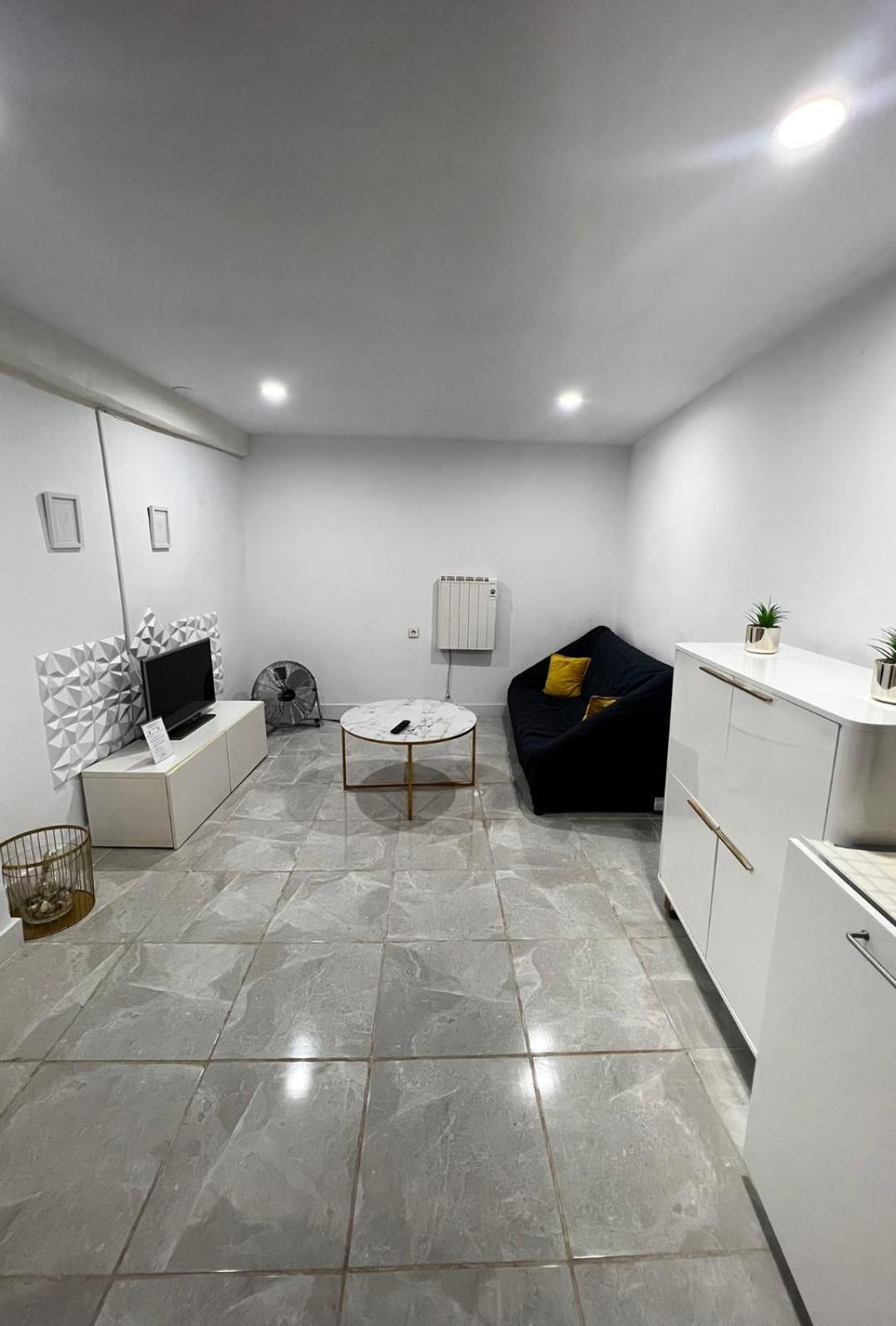 Apartamento Centrico Economico En Berga P1 Apartment Luaran gambar