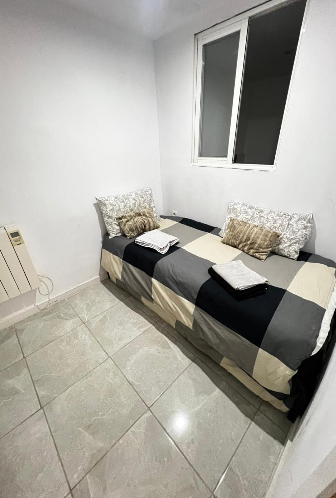 Apartamento Centrico Economico En Berga P1 Apartment Luaran gambar