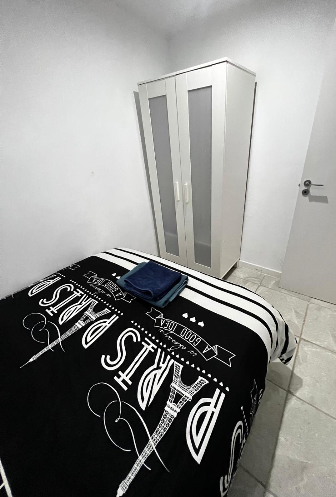 Apartamento Centrico Economico En Berga P1 Apartment Luaran gambar